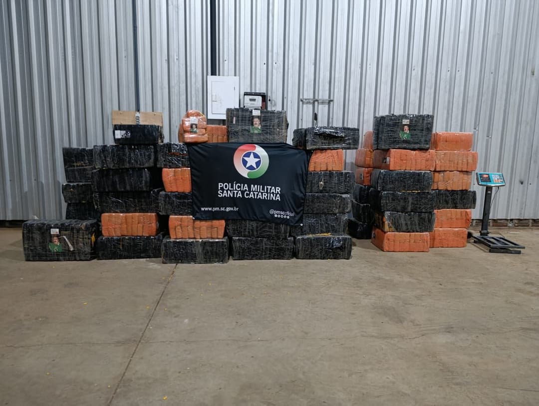 PM localiza depósito com quase duas toneladas de maconha às margens da BR-282, em Pinhalzinho