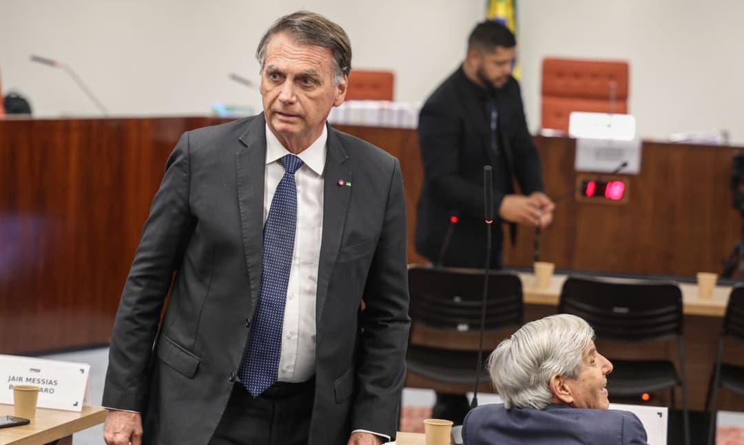 Previsão oficial aponta progressão de Bolsonaro ao semiaberto apenas em 2033