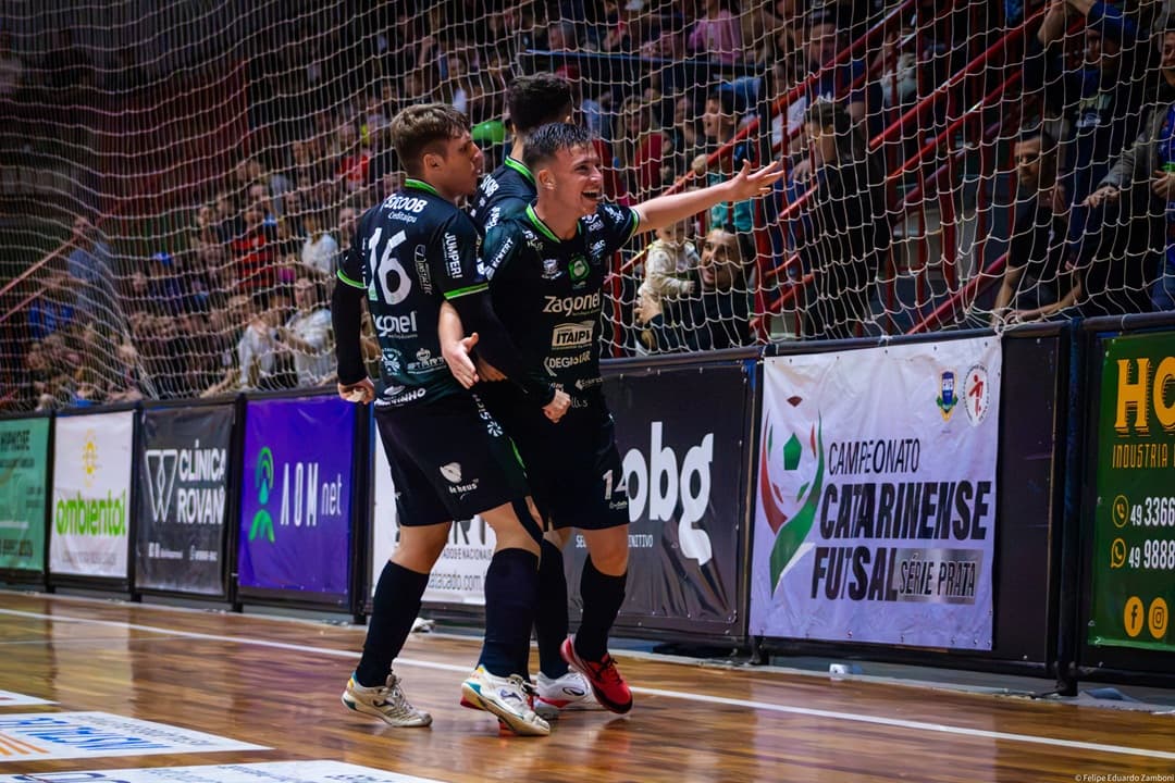 Tiago marcou duas vezes no Clássico das Emoções (Foto por Felipe Eduardo Zamboni)