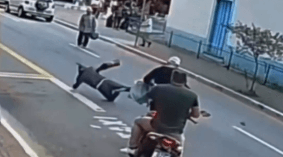 Rasteira na rua interrompe fuga de suspeito de furto