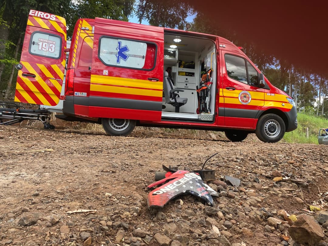Colisão entre motocicletas deixa dois jovens feridos no interior de Pinhalzinho
