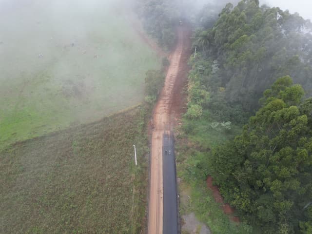 Asfaltamento entre Sul Brasil e Jardinópolis avança e obra entra em nova etapa