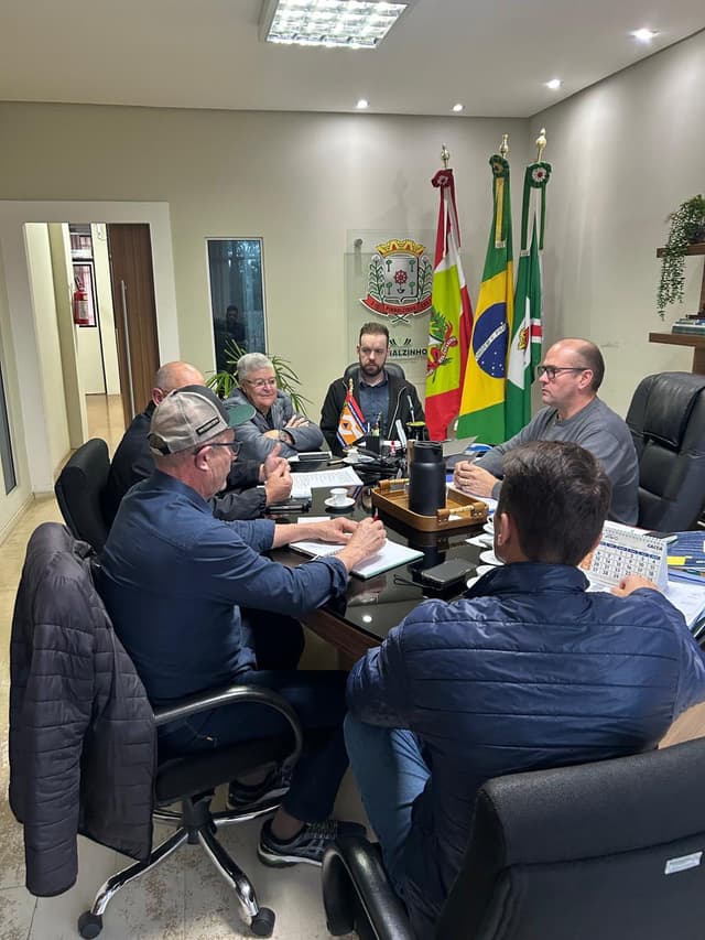 Pinhalzinho apoia criação de entidade para fortalecer produtores de leite em Santa Catarina