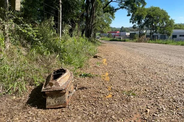 Caixão de bebê aparece misteriosamente em cidade gaúcha