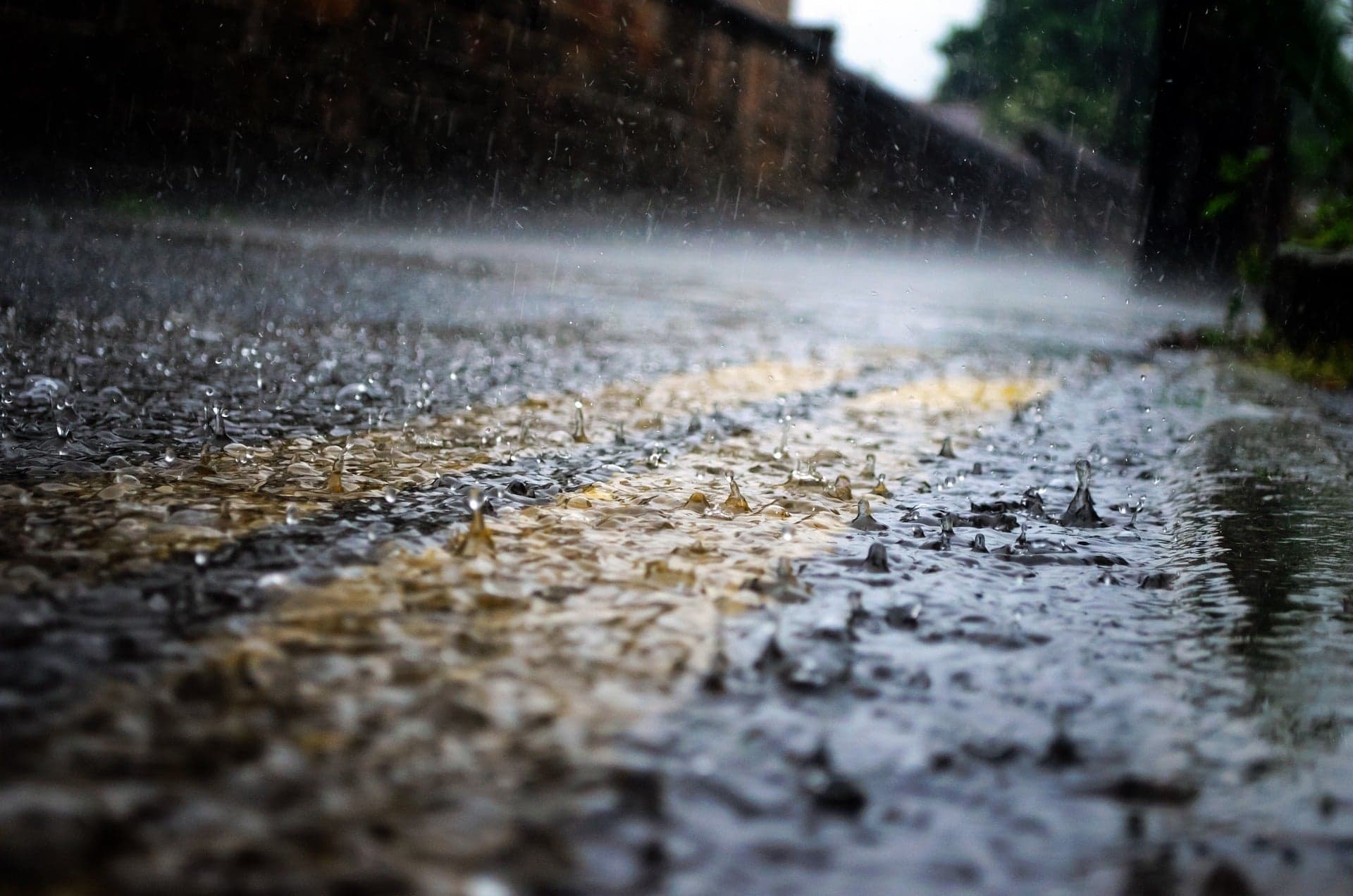 Defesa Civil prevê chuva intensa entre a tarde e a noite, com risco de alagamentos, destelhamentos e queda de árvores (Foto por Divulgação)
