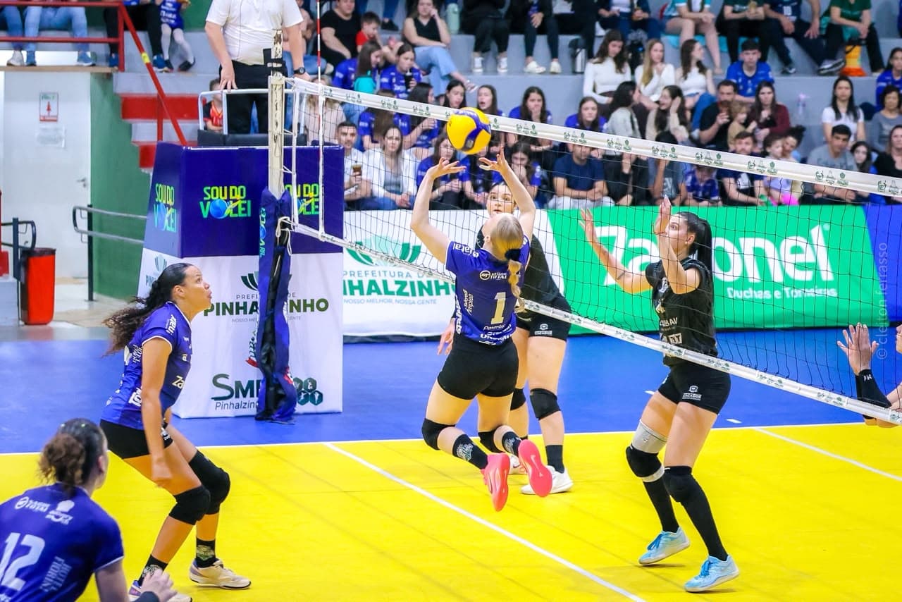 Pinhalense vence Napoli por 3 sets a 0 em jogo amistoso de apresentação da equipe (Foto por Cleiton Ferrasso)