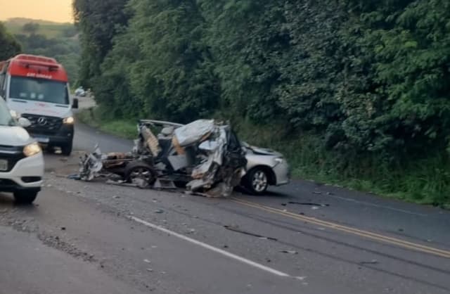 Batida frontal mata duas pessoas entre Frederico Westphalen e Iraí