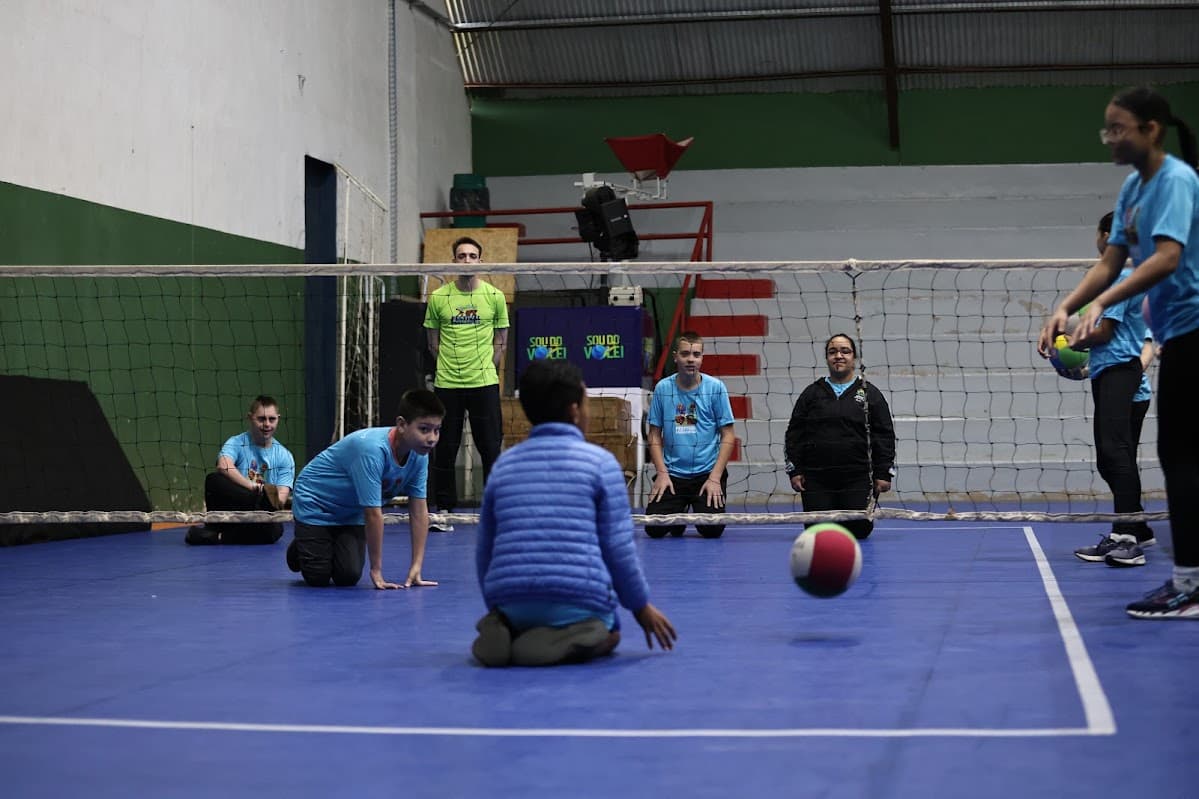 Evento reuniu crianças, jovens e pessoas com deficiência em atividades esportivas adaptadas no Centroventos (Foto por Divulgação)