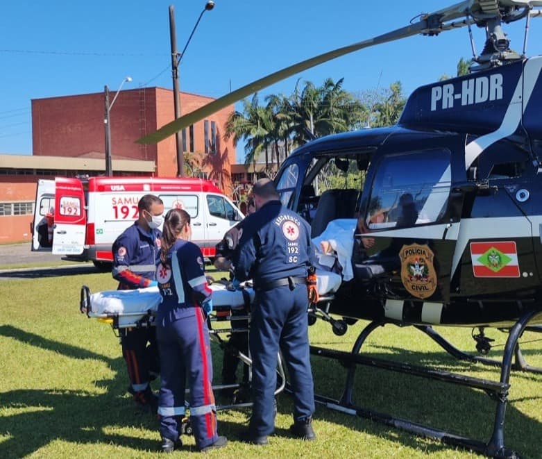 Equipes do Samu e do serviço aeromédico atuam de forma conjunta no atendimento de urgência, reforçando a rapidez e a eficiência no socorro à população. (Foto por Divulgação/SES)