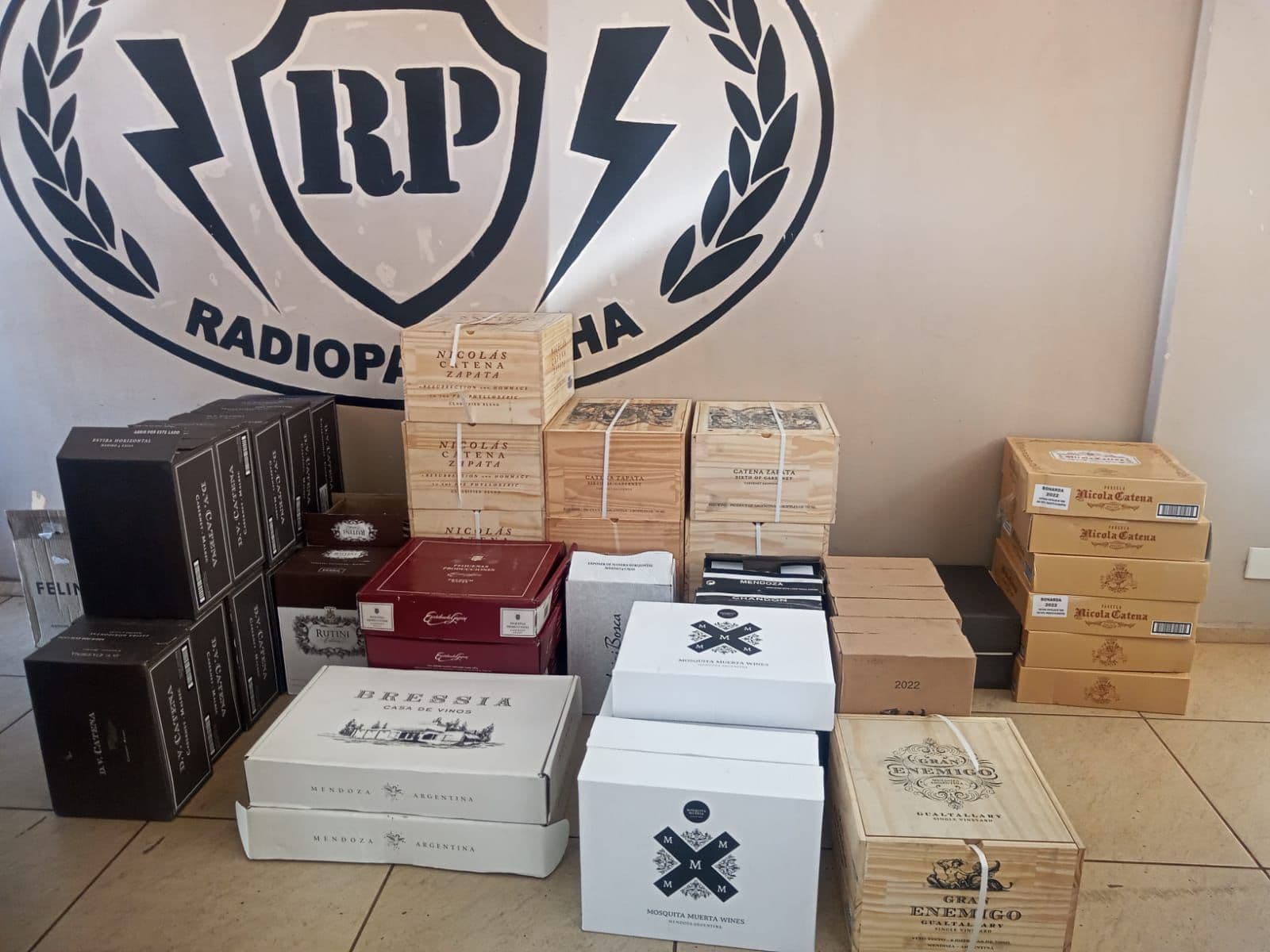 Carga foi avaliada em R$ 100 mil (Foto por PM)