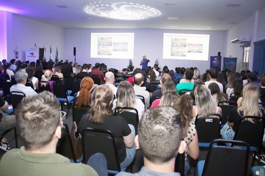 Evento em Chapecó debate reforma tributária no agronegócio e impacto da inteligência artificial na contabilidade