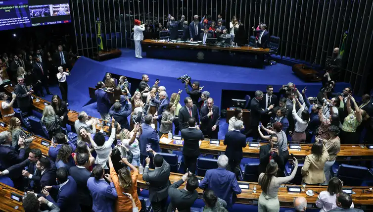 Com 75 votos favoráveis, Senado aprova PEC pelo fim da escala 6x1