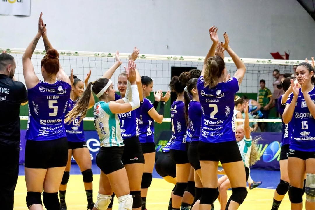 Pinhalense/Zagonel vence em casa e mantém vivo o sonho dos playoffs