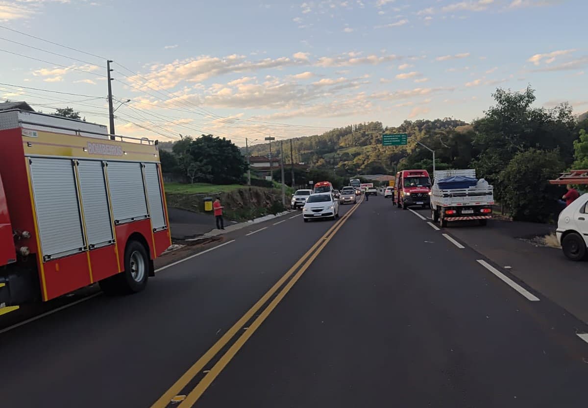 Acidente em São Carlos mobilizou equipes de emergência (Foto por Corpo de Bombeiros)