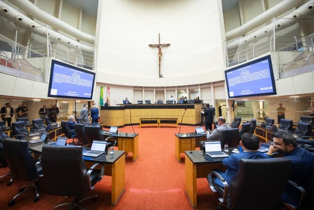Alesc aprova alterações em emendas parlamentares e doação de imóveis a municípios