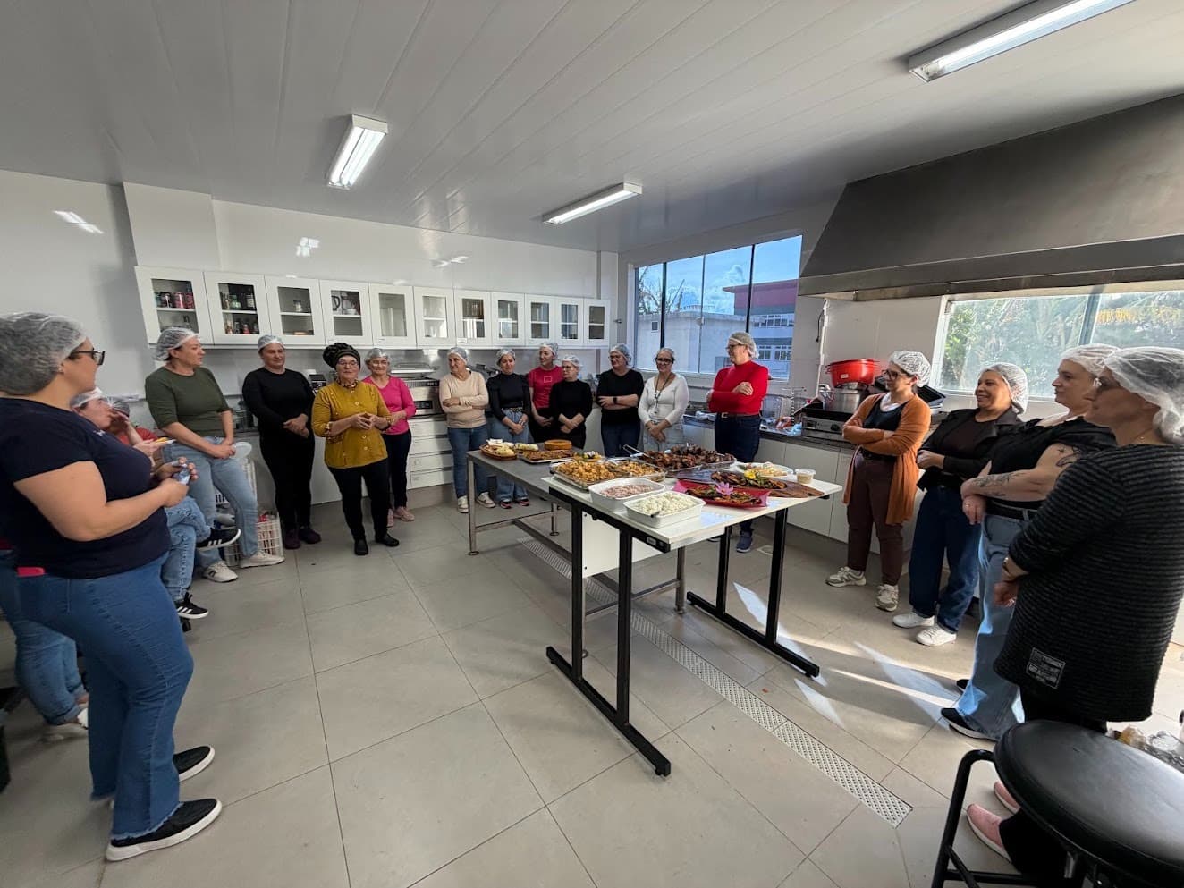 Capacitação reúne merendeiras da região para aprimorar o preparo de refeições mais saudáveis e nutritivas (Foto por Divulgação)