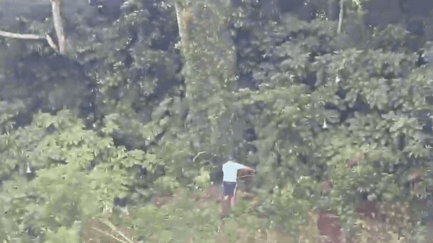 Pescador corre para matagal ao ver helicóptero da polícia