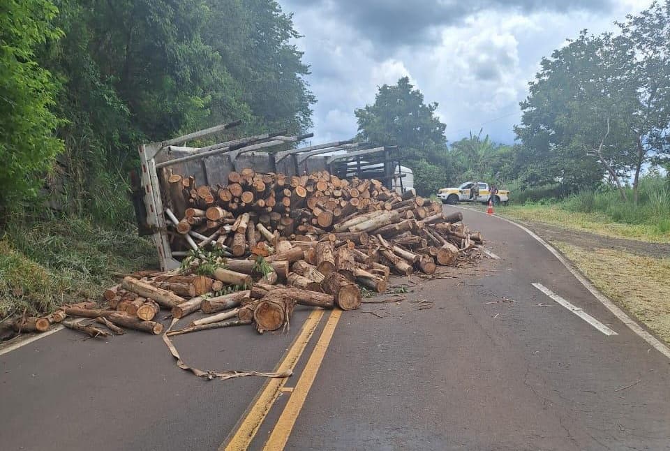 Rotas alternativas de passagem foram necessárias (Foto por Polícia Militar Rodoviária)