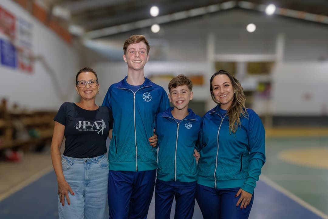 Atletas pinhalenses representam o Brasil em competição internacional