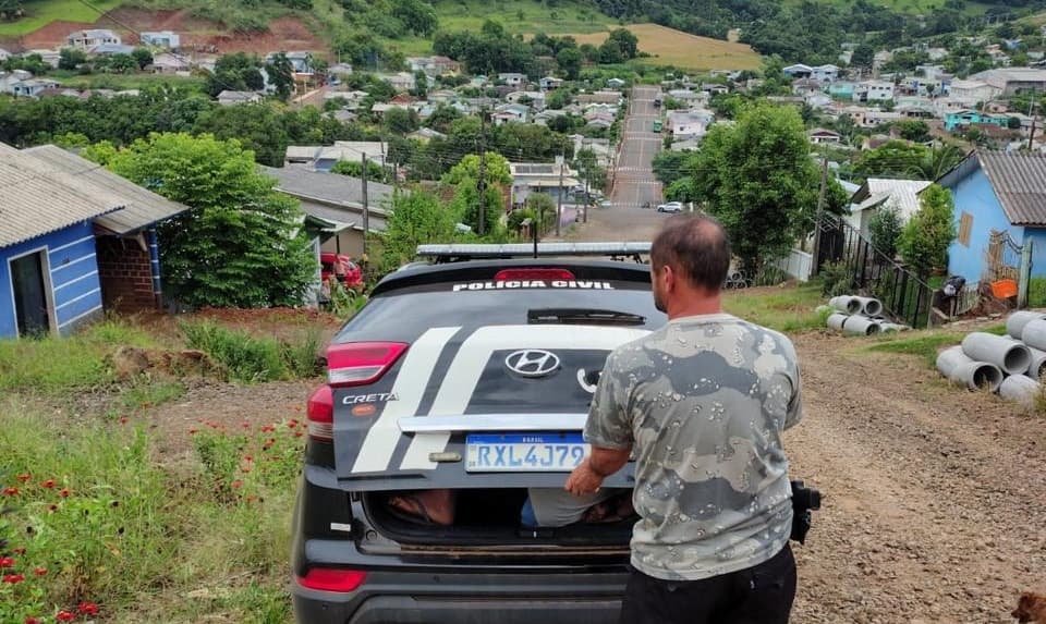 Agentes realizaram a prisão do suspeito (Foto por Polícia Civil)