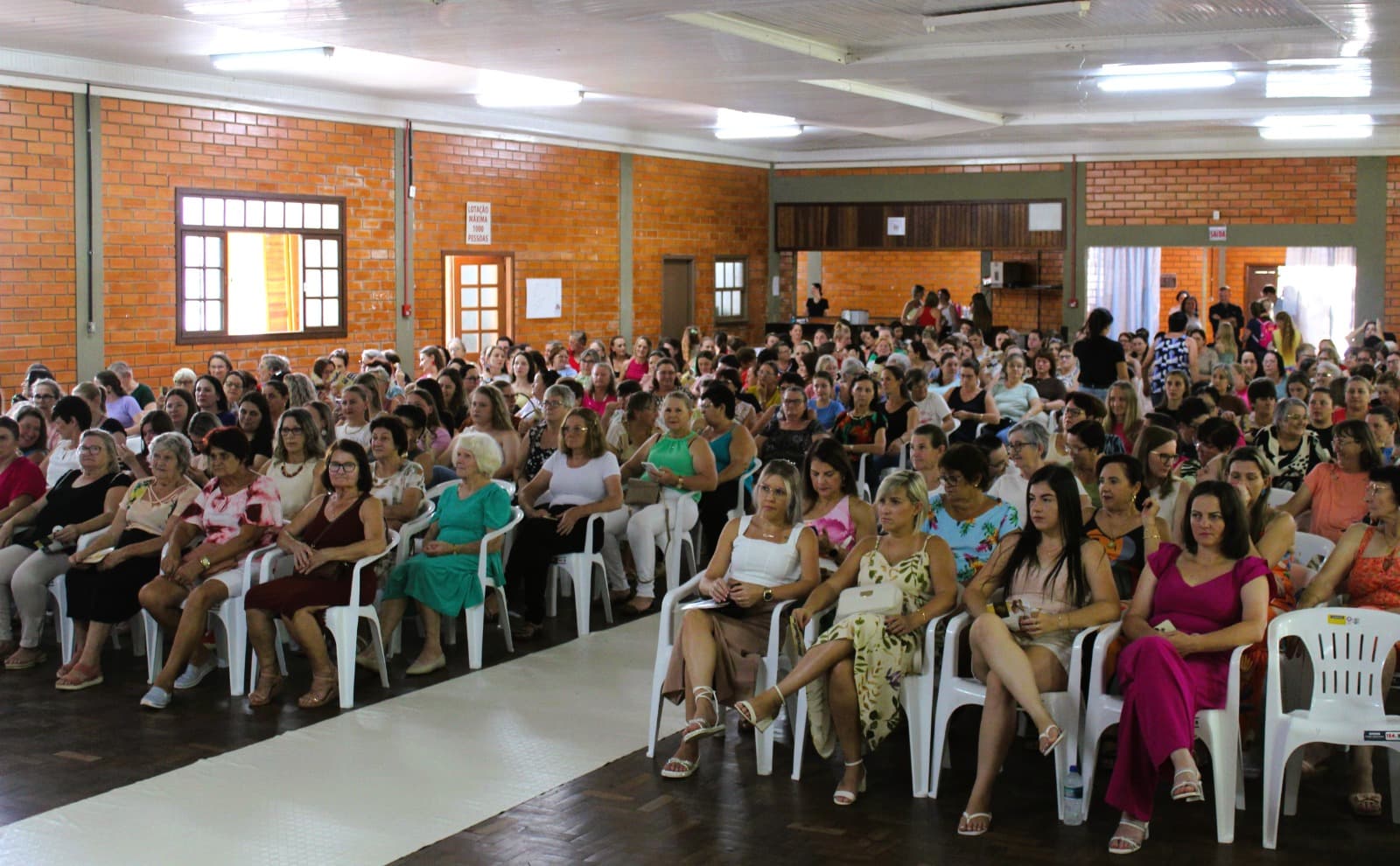 Palestra, música e momentos de reflexão marcaram a 5ª edição do evento em homenagem às mulheres saudadenses (Foto por Divulgação)