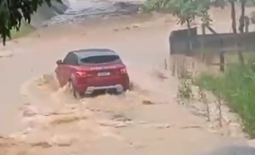 Família morre após Land Rover ser arrastada por enxurrada