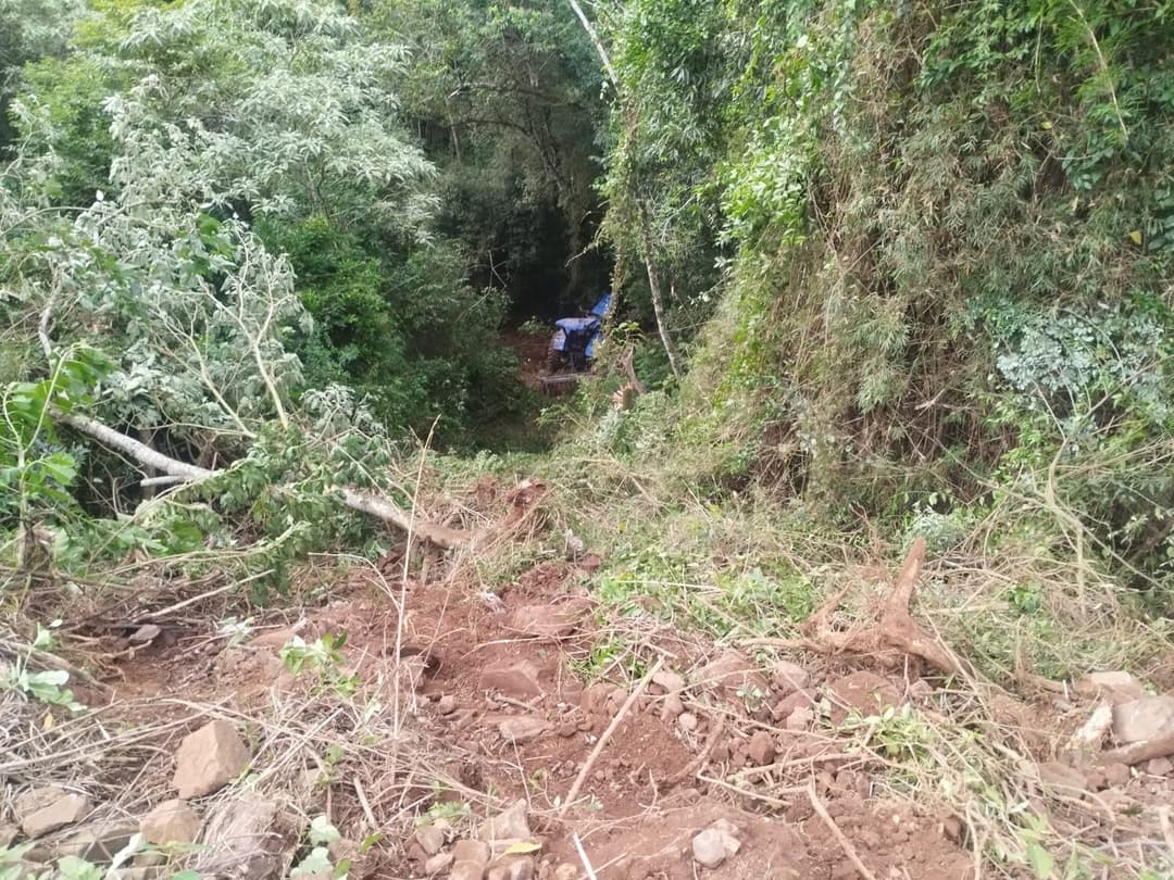 Vítima espera por horas até alguém perceber que caiu em ribanceira de 80 metros