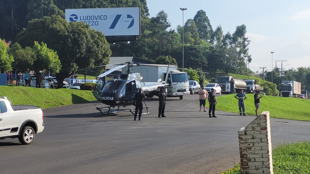 Vítima com grave lesão na cabeça é socorrida após colisão na BR-282 em Cordilheira Alta
