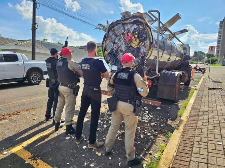 Caminhão do leite de SC é apreendido por transportar seis toneladas de drogas (Foto por Reprodução/Internet)