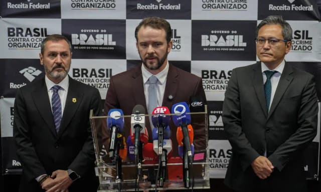 Brasil e EUA firmam acordo para combater tráfico internacional de armas e drogas