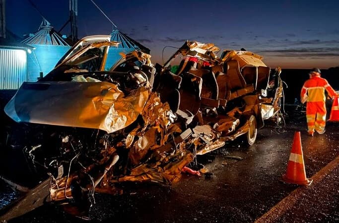 Van era ocupada por oito passageiros (Foto por Samir Oliveira)