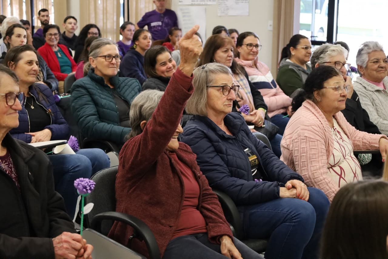 Ação promovida pela Secretaria de Assistência Social uniu entretenimento e conscientização para reforçar a importância da prevenção e do enfrentamento à violência contra a mulher (Foto por Gilmar Bortese)