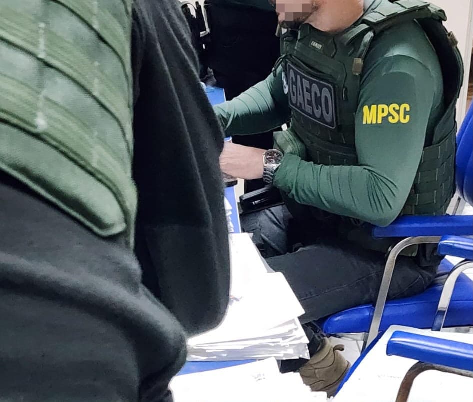 GAECO realiza operações contra uso indevido de cargos públicos e crime organizado no Oeste de SC