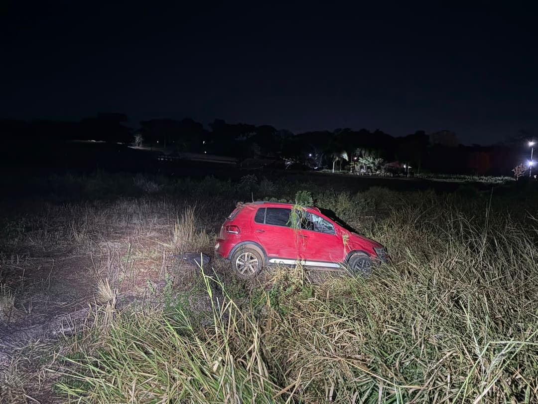 Condutor sofre ferimentos em saída de pista
