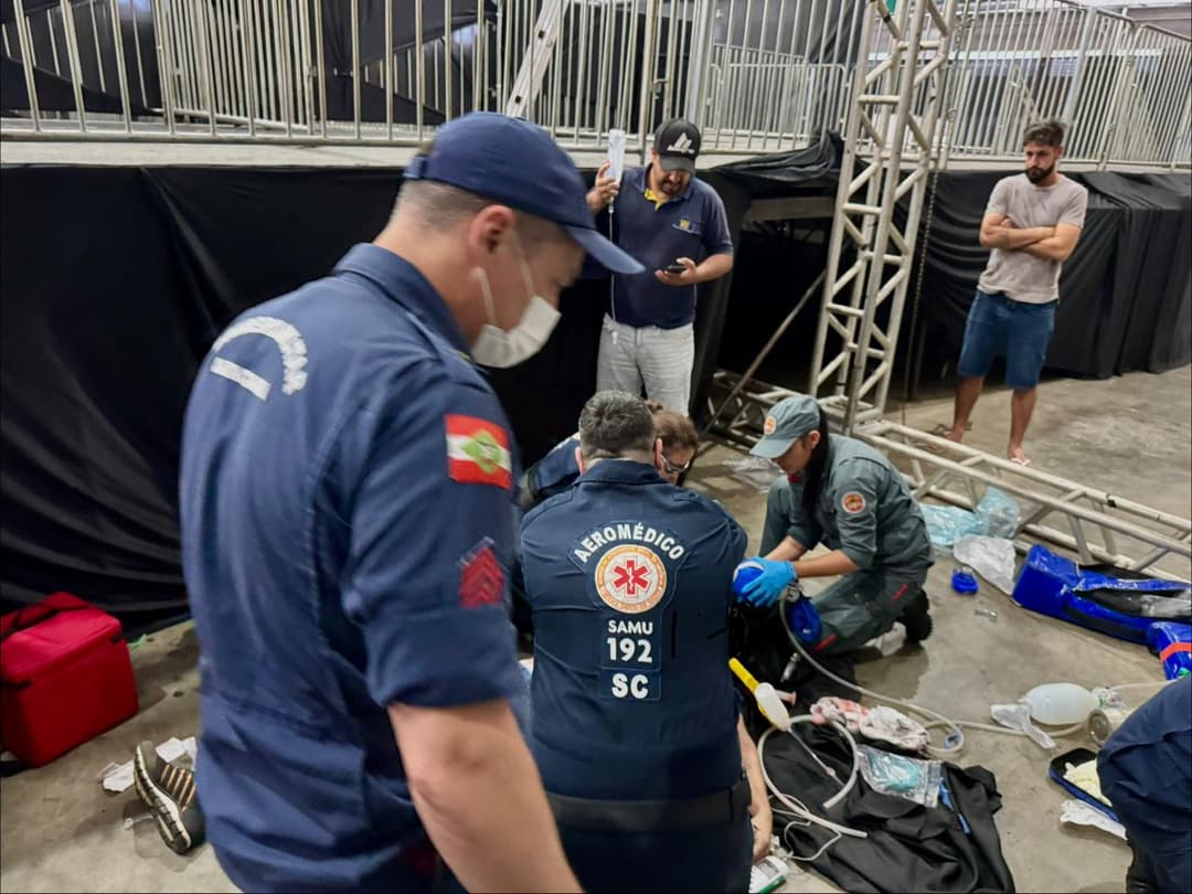 Trabalhador morre após queda e possível choque elétrico em pavilhão da Efapi