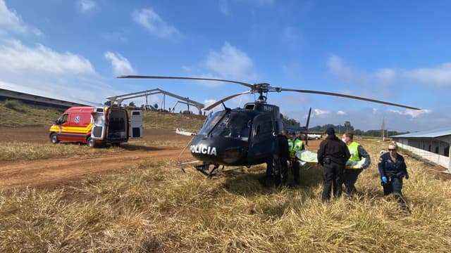 Homem cai de aproximadamente 10 metros de altura na região