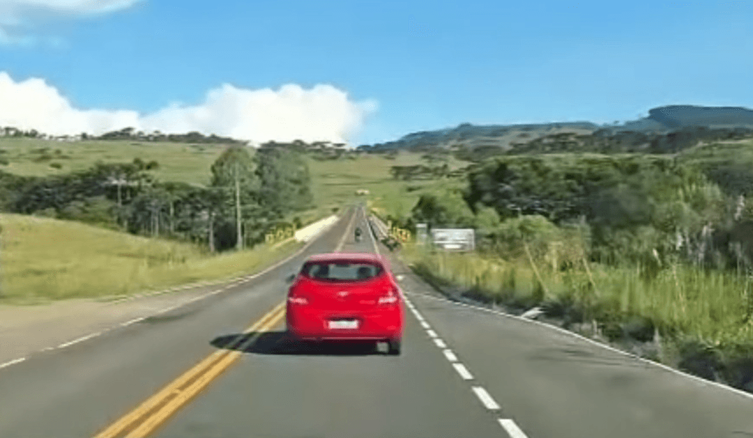 Motorista com CNH suspensa foge da polícia por 50 km