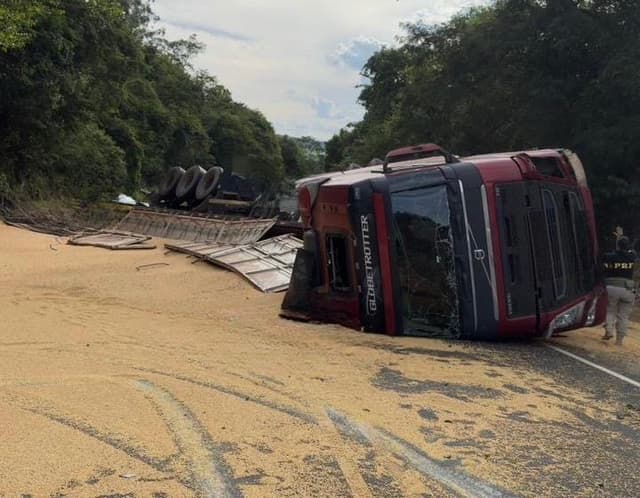 Moto e carreta colidem violentamente em Iraceminha