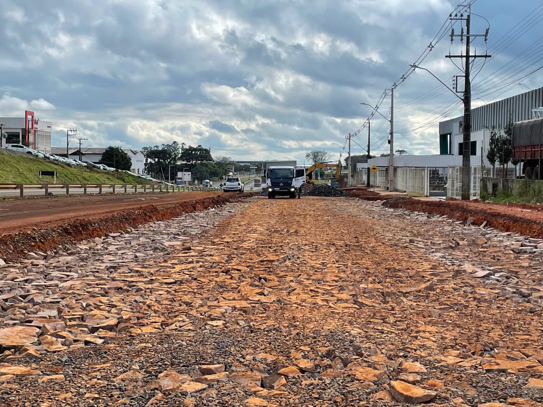 Obras na Perimetral alteram trânsito e exigem rotas alternativas em Pinhalzinho