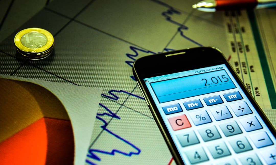 Banco Central sinaliza início de corte da Selic em março, mas reforça política monetária restritiva