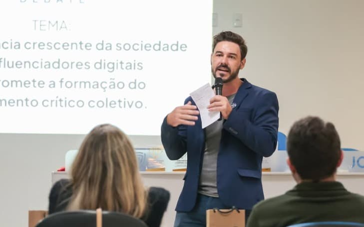 Palestra em Pinhalzinho aborda estratégias para ampliar vendas e fidelizar clientes