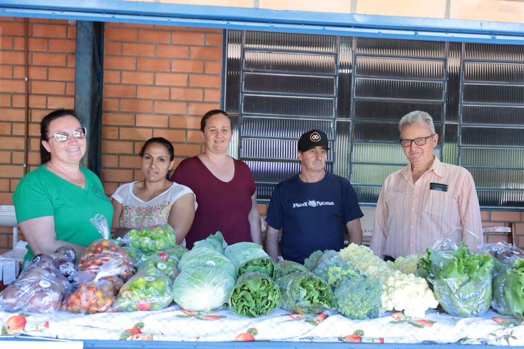 Agricultores vendem na cidade alimentos produzidos no campo