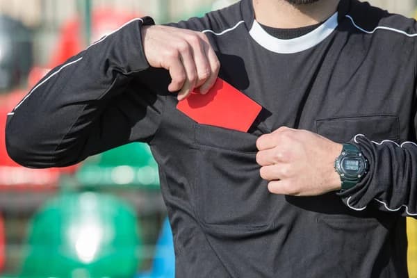 Deputados aprovam novas penalidades para brigas em eventos esportivos e reforça combate ao racismo no futebol