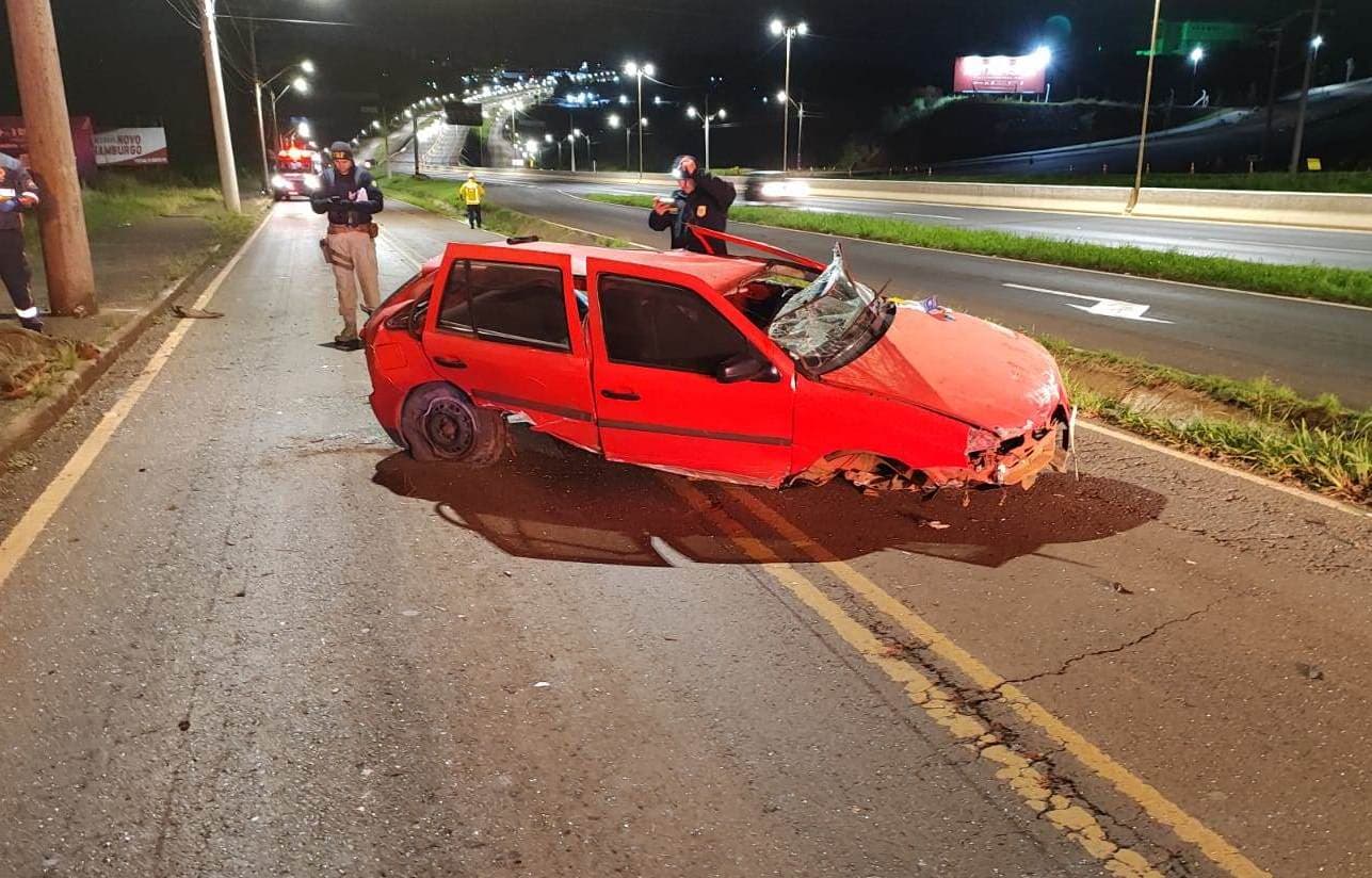 Motorista morreu no local do acidente (Foto por Corpo de Bombeiros)