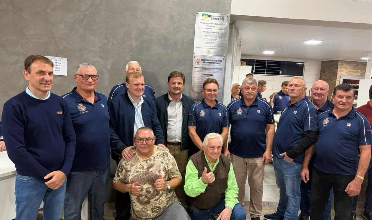 Integrantes do Grupo Senior’s celebram a reinauguração do espaço em Saudades (Foto por ASCOM)