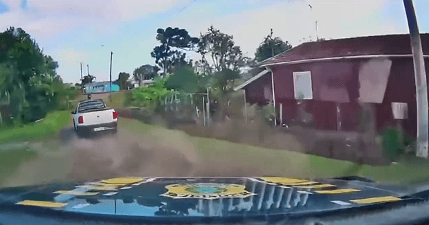 Carro em fuga (Foto por PRF)