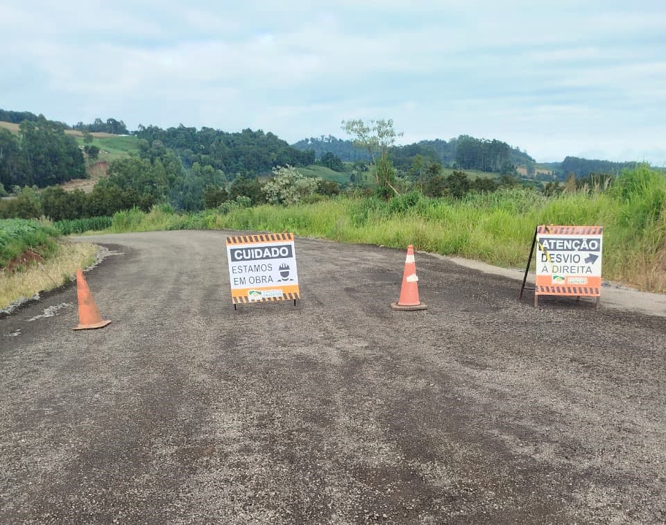 Interdição é necessária para avanço da pavimentação asfáltica; programação pode sofrer alterações conforme as condições climáticas (Foto por Divulgação)