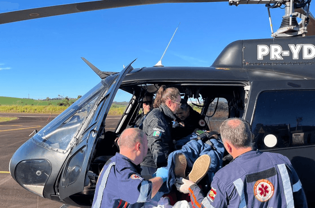 Helicóptero faz sequência de resgates no Oeste
