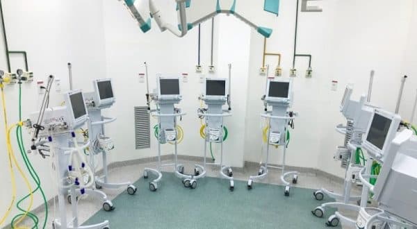 Justiça anula compra de respiradores e determina devolução de R$ 33 milhões
