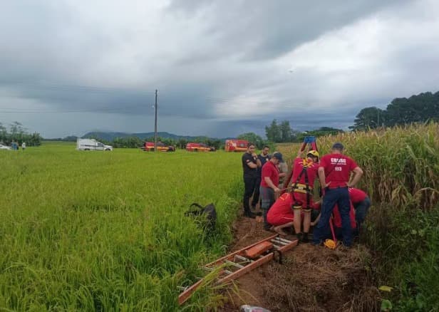 Uma das vítimas foi encontrada na caixa de tomada de irrigação (Foto por Divulgação)